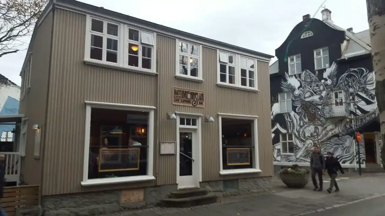How to Pick a Café to Work From (5 Lessons from Reykjavik)